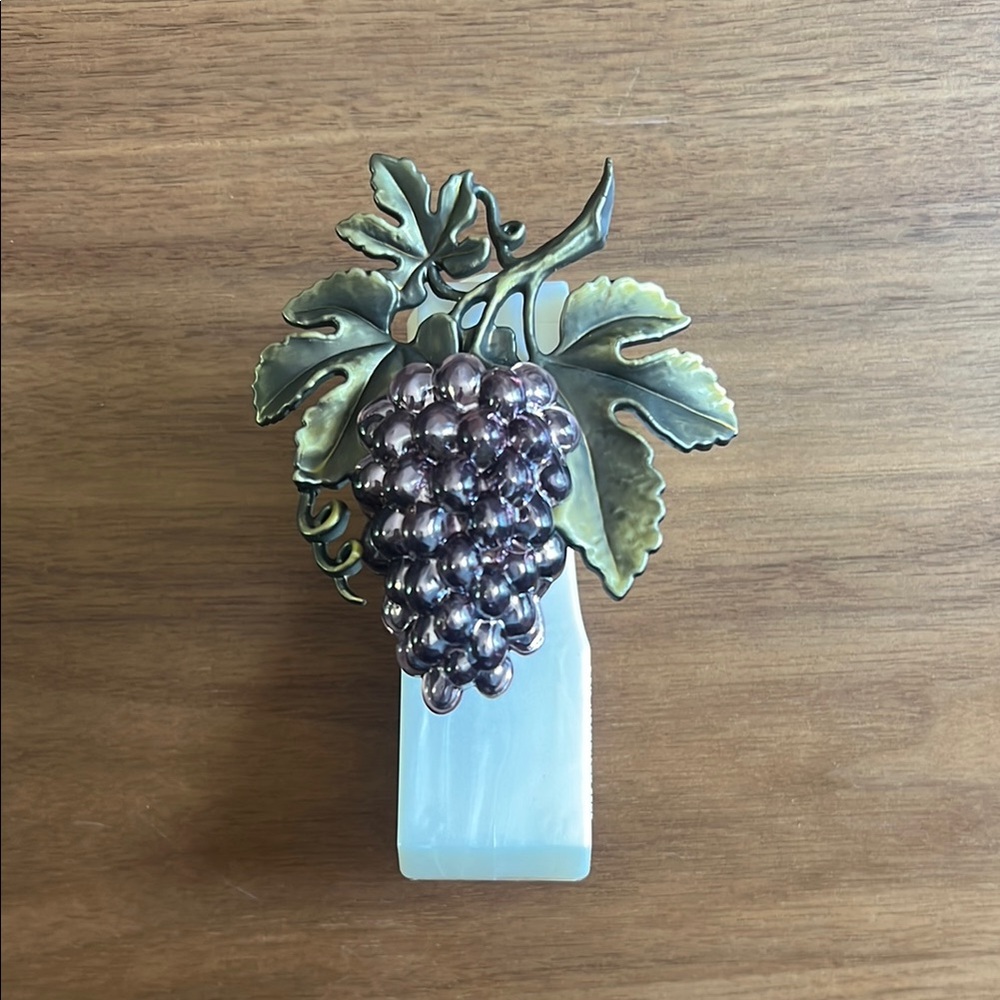 Bath & Body Works Purple and Green Grape Cluster Wallflower
